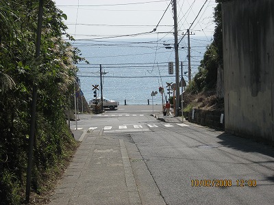 鎌倉高校前より海を臨む